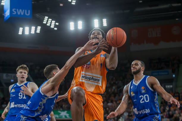 与尼日利亚 与尼日利亚